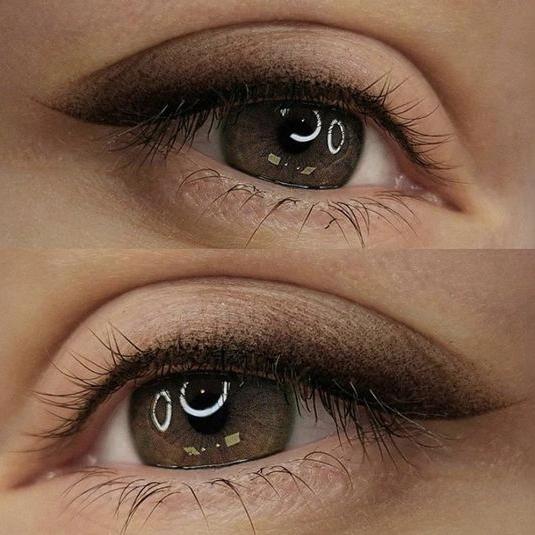 beautiful-female-eyes-with-eyeliner-applied